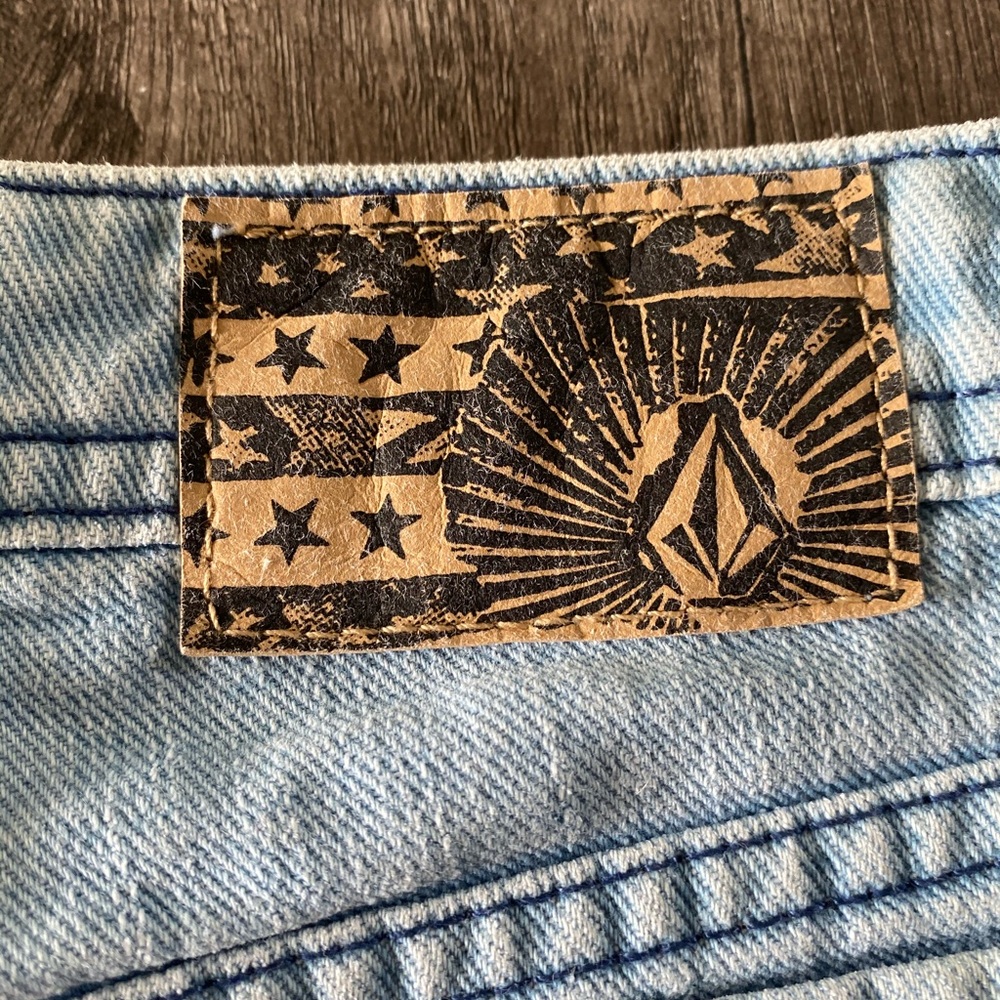 Volcom Shorts - Picture 3 of 6